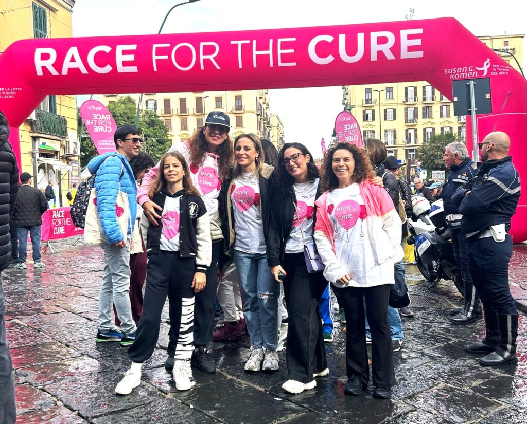Alcune partecipanti alla corsa in rosa della Race for the Cure Napoli