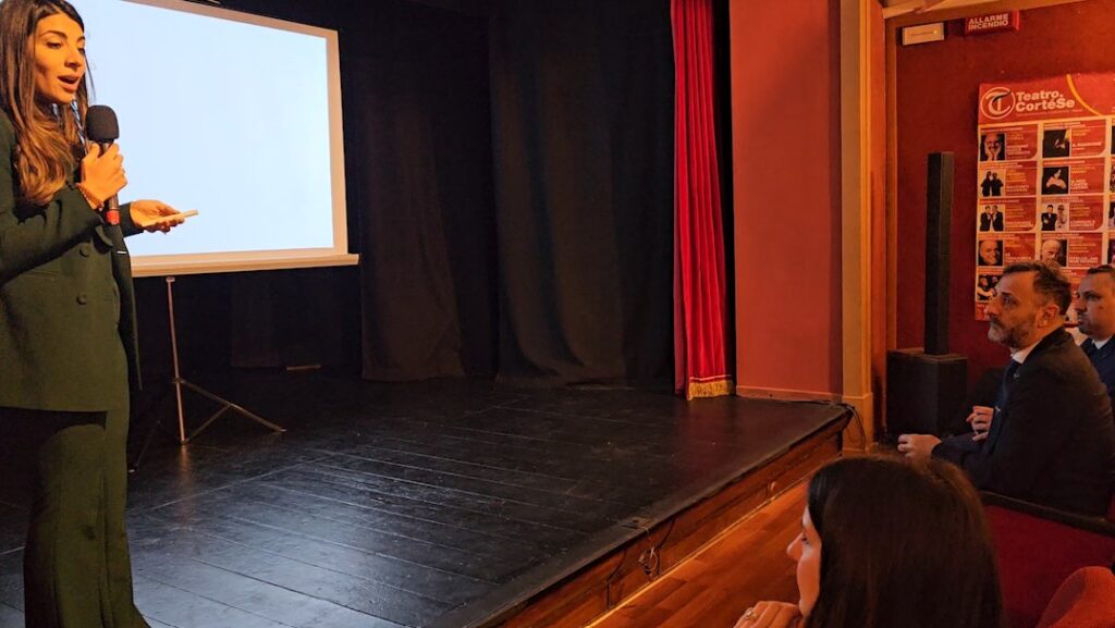 Allo spettacolo teatrale è seguito il confronto scientifico al teatro CortéSe
