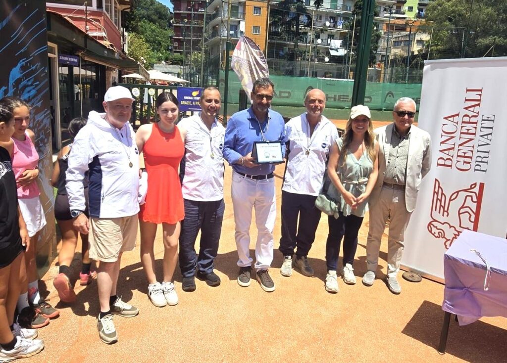 Napoli, terminato Torneo Interordini di tennis: 1° e 2° posto per i Medici, terzi i Fisioterapisti