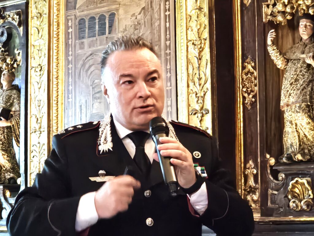 Il Ten. Col. Michele Avagnale relaziona al convegno dell'OFI NA-AV-BN-CE