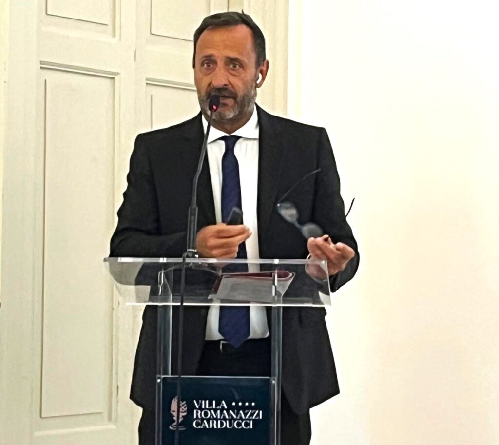 Il presidente dell'OFI NA-AV-BN-CE Paolo Esposito durante il suo intervento