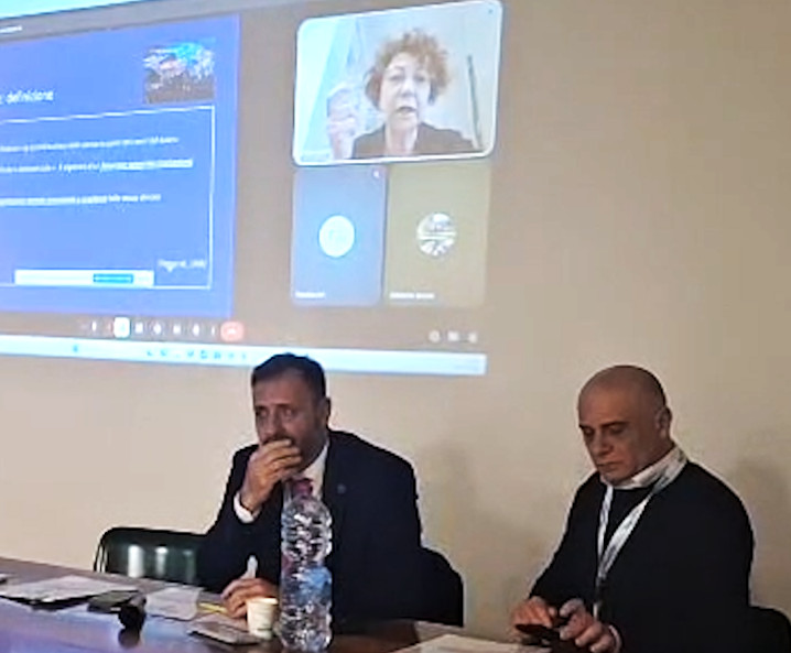 Il tavolo della presidenza al corso di Solofra