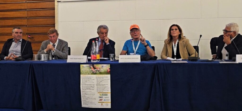 Il tavolo della presidenza durante conferenza di Fernando Signorini al conveno dell'Ordine dei Fisioterapisti di Napoli