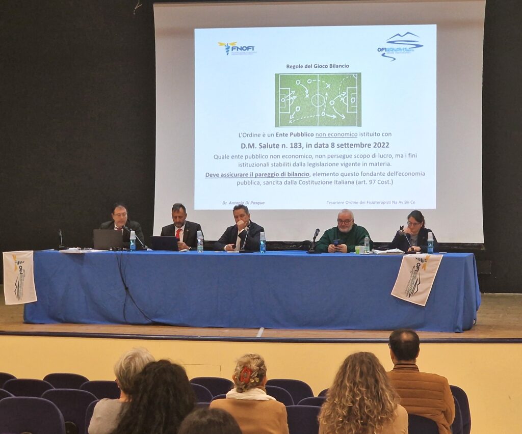 Il tavolo di presidenza all'assemblea degli iscritti dell'OFI NA-AV-BN-CE