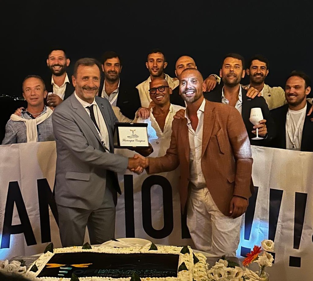 La premiazione della squadra di calcio dell'Ordine dei Fisioterapisti di Napoli