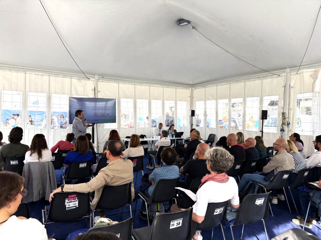 La sala congressi installata in piazza del Plebiscito dall'OFI NA-AV-BN-CE