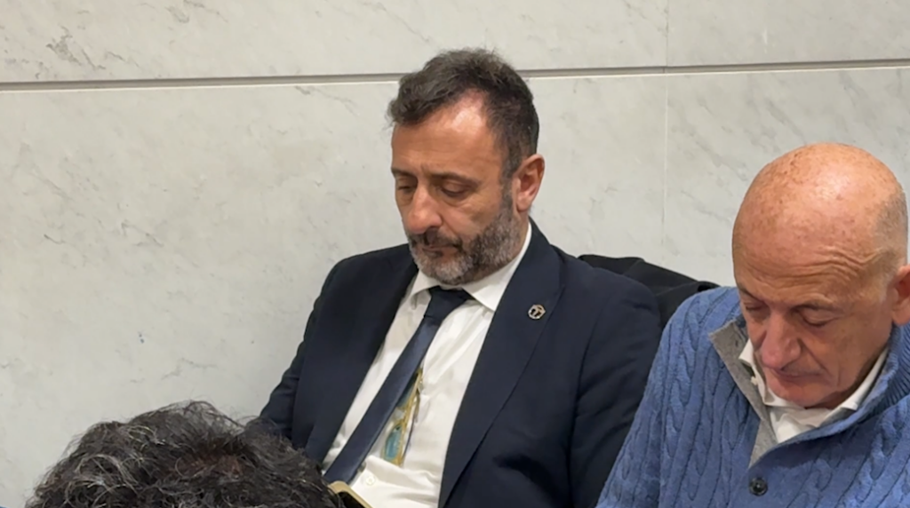 Paolo Esposito nella sala del Consiglio regionale