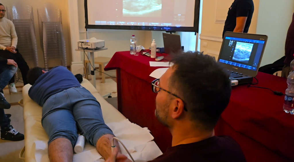 Parte pratica del corso di fisioterapia ecoguidata a Napoli