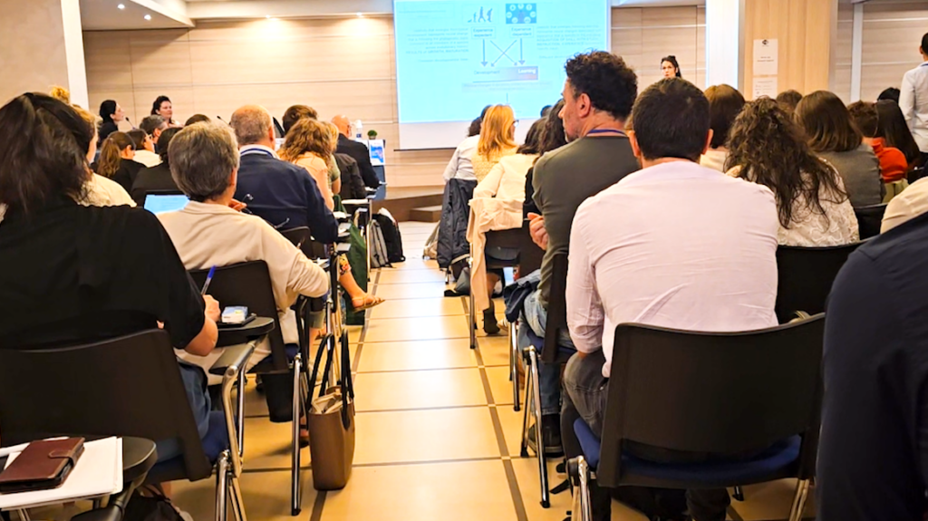 Sala gremita per il IX Congresso dell'Aifi