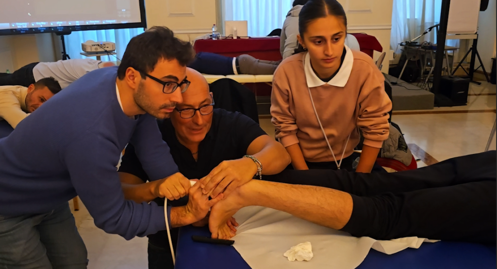 Tante ora di pratica al corso di fisioterapia ecoguidata a Napoli