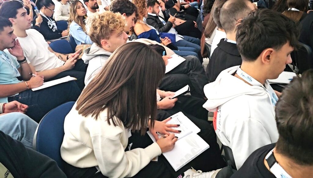 Tanti gli studenti presenti al convegno dell'OFI Napoli