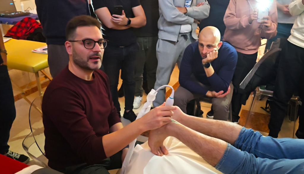 Un momento del corso di fisioterapia ecoguidata a Napoli