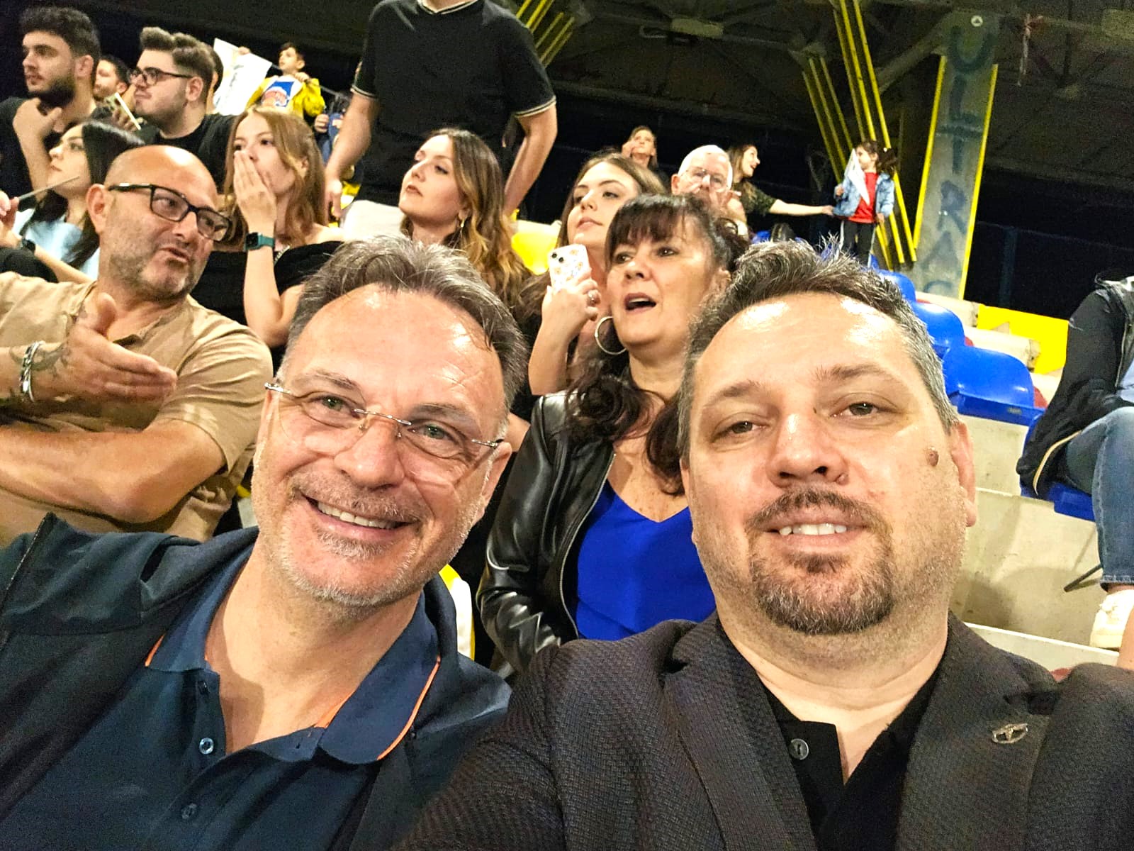 Una parte del pubblico presente allo stadio di Giugliano in Campania