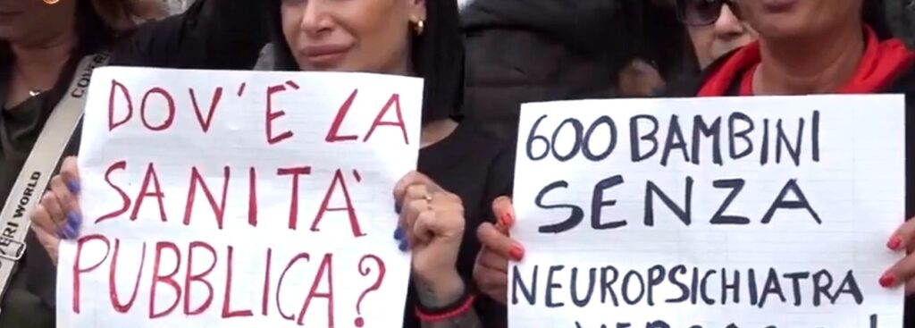 striscioni protesta mamme