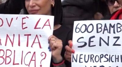 Napoli: mamme protestano per rivendicare il diritto alle cure neuropsichiatriche per i loro figli